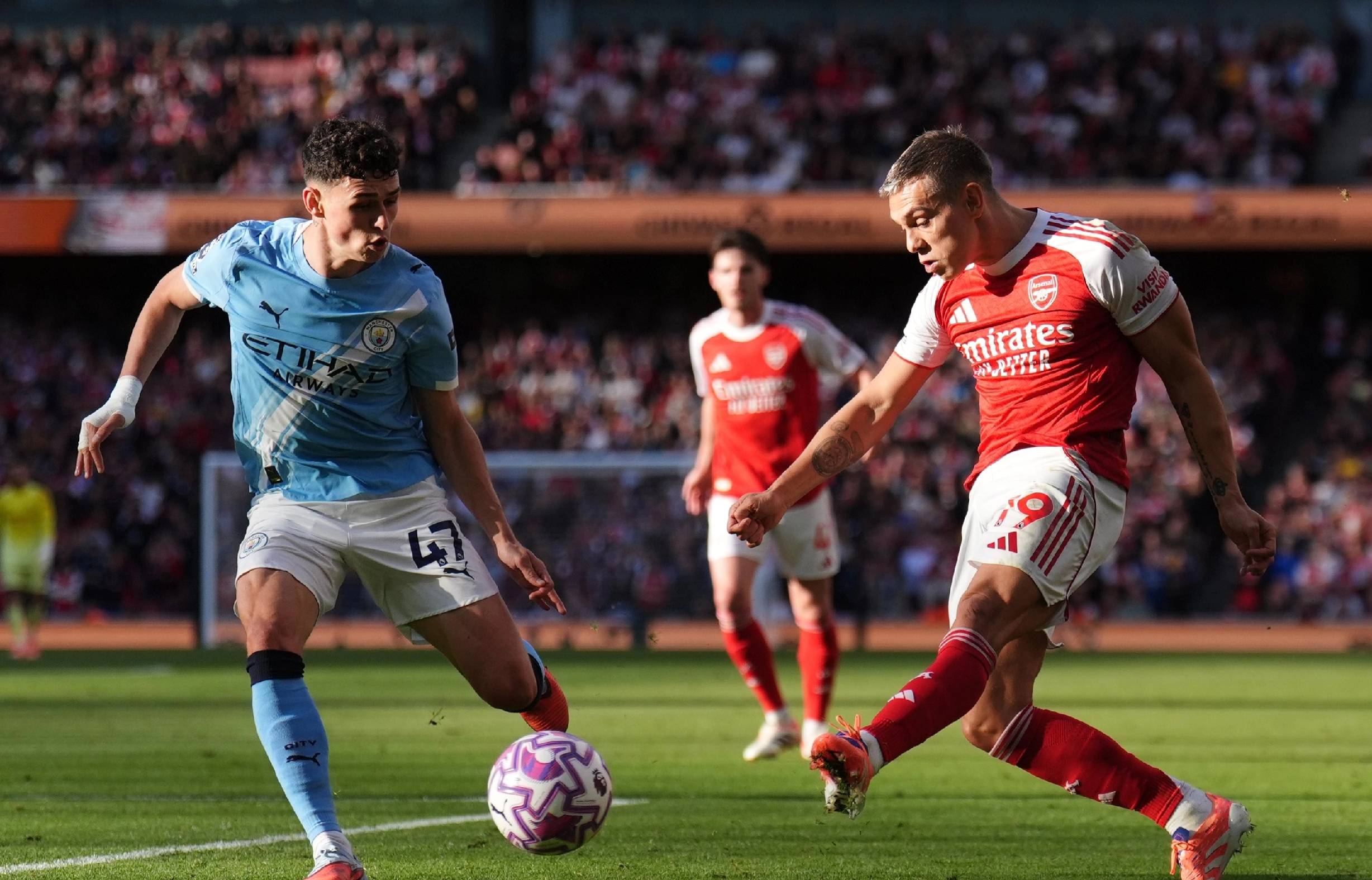 利物浦球员国家队战报：罗伯逊90场里程碑率队进军世界杯（利物浦国脚战报：罗伯逊第90次出场达成里程碑，率苏格兰直通世界杯）