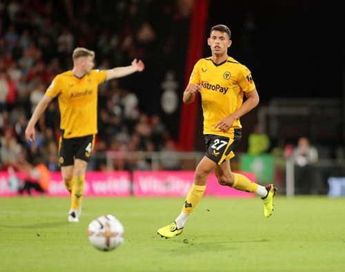 官方：因草皮养护延期导致场地未达标，悉尼vs奥克兰比赛推迟（官方通报：草皮养护延期致场地不达标，悉尼对阵奥克兰的比赛推迟举行）