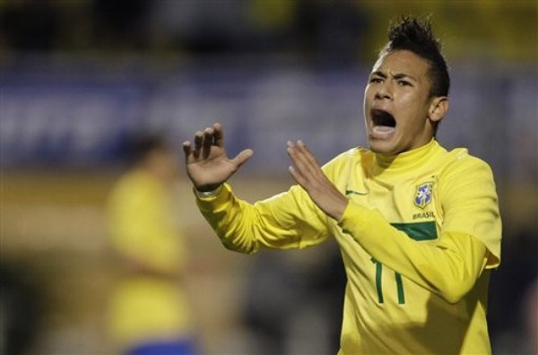 罗马诺：米兰和戴维没接触，球员经纪人否认所有冬窗离队传闻（罗马诺称：米兰与戴维无接触，球员经纪人驳斥全部冬窗离队传闻）