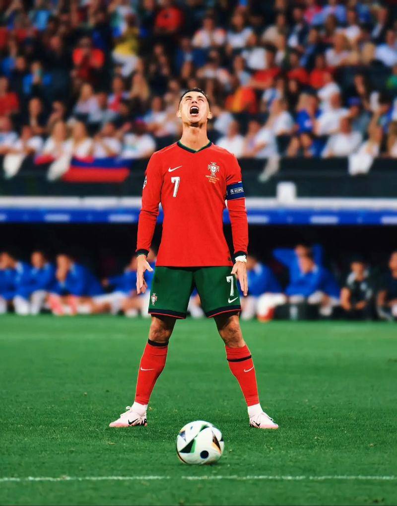 米体：泽林斯基出现轻微肌肉问题，可能不会出战比萨（米体：泽林斯基遭遇轻度肌肉不适，出战比萨成疑）