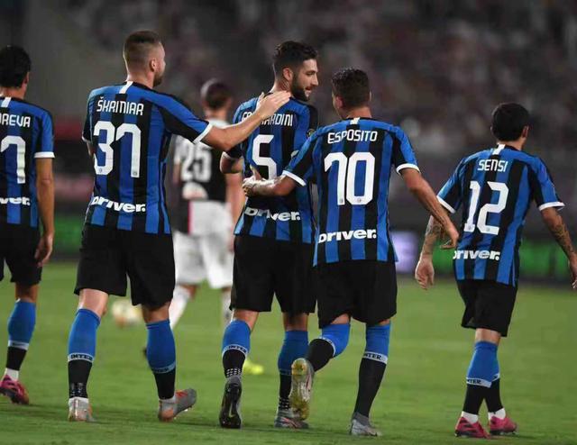 意媒：国米想让后防线年轻化，有意引入格伊、阿克或于帕（意媒：国米谋后防换血，目标格伊、阿克、于帕）