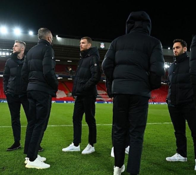 巴尔韦德：佩戴队长袖标的感觉很棒，感谢队友和教练组的支持（巴尔韦德：荣幸佩戴队长袖标，感谢队友与教练组的支持）