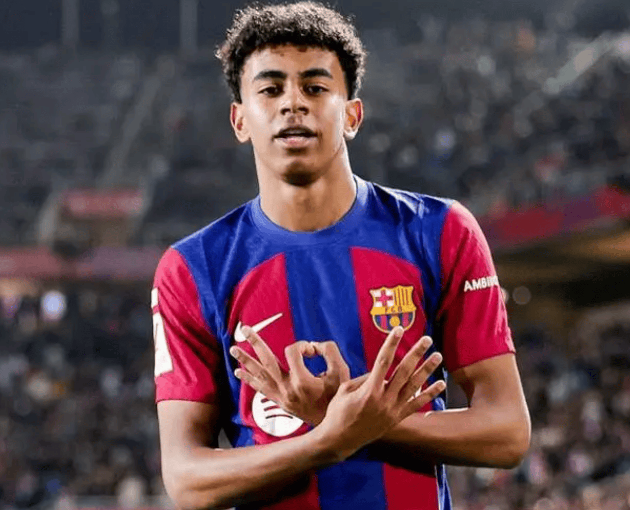 40岁魔笛仍不老！助米兰领跑意甲+连续10轮踢满全场（40岁魔笛不服老：助米兰领跑意甲，已连续10轮全勤）