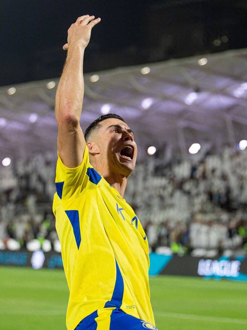 德转评年度最佳右边锋：杜埃、奥利塞、萨拉赫、亚马尔入围（德转年度最佳右边锋评选入围名单：杜埃、奥利塞、萨拉赫、亚马尔）