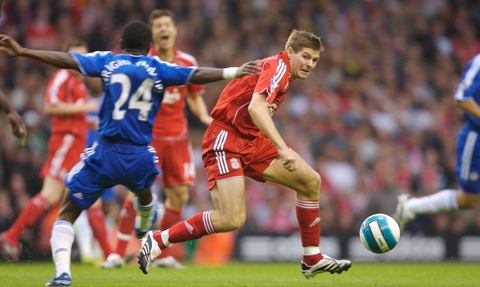 曼联考虑签下巴莱巴，期待填补中场空缺，暂无戈麦斯交易计划。（曼联有意引进巴莱巴补强中场，戈麦斯转会暂不推进）